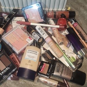 Lot Random Full Size Make Up Min.35 Pieces